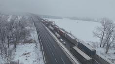 Sedm zraněných a obří kolona. Dálnici D8 na dlouhé hodiny ochromila nehoda dodávky