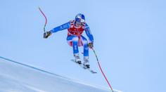Prokletý Kitzbühel. Děsivé pády, pro dva sjezdaře letěl vrtulník