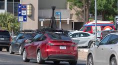 Tesla vypustila svoje robotaxíky. Za jízdu chce necelou stovku, není to ale bez problémů