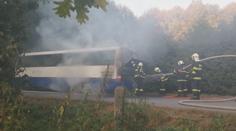 Požár autobusu na Pardubicku se snažil řidič uhasit marně