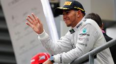 Hamilton ovládl první trénink v Monze, piloty potrápily šikany
