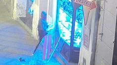 Ze zlatnictví ukradl šperky za půl milionu! Pomozte ho dopadnout