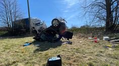 Smrt po nečekaném manévru. Auto smetl kamion, další tragédie se stala u Mnichovic