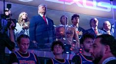 Trumpa na finále NBA vybučeli. Svému týmu přinesl smůlu