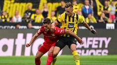 Hložek debutoval, Schick spaloval. Leverkusen s Dortmundem padl
