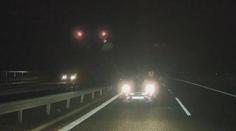 Seniorka ujížděla autem po dálnici v protisměru. Zastavil ji řidič sanitky