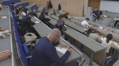 Málo míst pro studenty na vysokých školách: Ptejte se předsedy Rady vysokých škol