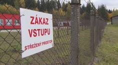 Policie obvinila uprchlého vězně z loupeže. Prodavači měl hrozit kolíkem