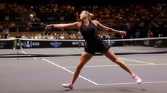 Menší kurt světové jedničce nepomohl. Bitvu pohlaví ovládl Kyrgios