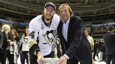 Hrdý na syna! Legenda Kühnhackl u Stanley Cupu mluvil česky