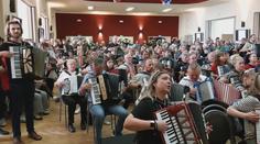 VIDEO: Přes 200 harmonikářů se sešlo a trhlo rekord. Podívejte se, co společně zvládli