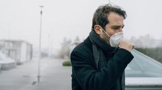 ČHMÚ vyhlásil smogovou situaci. Lidé by neměli jezdit auty se spalovacími motory