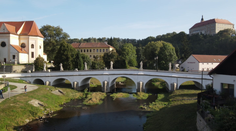 Opravená památka potřebuje znovu rekonstrukci. Padá z ní omítka