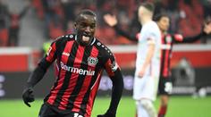 Bundesliga: Diaby dal hattrick, Dortmund díky vlastňáku dotáhl první Bayern