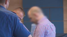 Otec měl ubodat tříletou dcerku, pak zaútočit na syna. Je u soudu