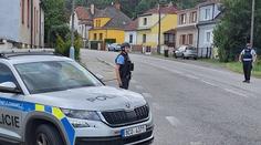 Policisté ve Strakonicích pátrali po ženě. Měla na souseda mířit zbraní