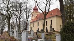 Zloději se nezastaví před ničím! Z hrobů kradou svícny i květiny