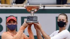 Mladenovičová s Babosovou obhájily titul na French Open