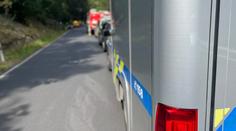 U Nejdku se srazilo auto a tři motorky. Jeden člověk zemřel, šest zraněných