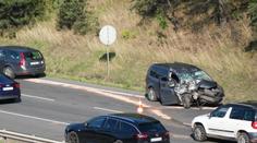 Hromadné nehody ucpaly tři české dálnice. Srazilo se při nich hned 15 aut