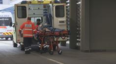 Záchranáři nestíhají. Lidé čekají na sanitku i hodinu, jindy jede zbytečně