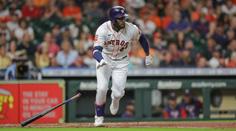 Splněný sen. Rodiče viděli syna poprvé hrát naživo v MLB. Po osmi letech