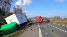 Tragická nehoda na Vsetínsku! Řidička osobního auta zemřela na místě