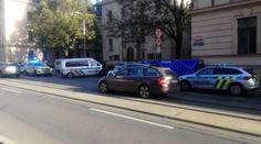 Střelba před Úřadem vlády. 74letý muž tam spáchal sebevraždu