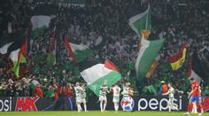 Vzdorovali klubu. Fanoušci v Celtic Parku vztyčili palestinské vlajky