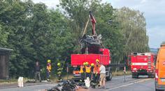 U Litomyšle se srazilo auto s náklaďákem. Dva lidé zemřeli, další jsou zranění