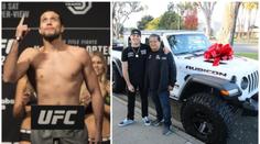 UFC zápasník splatil dluh! Otci koupil auto, které před 12 lety naboural