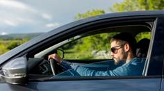 Češi se necítí na silnicích bezpečně. Dělají přitom přestupky, které jim u druhých vadí