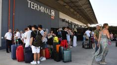 Stovky turistů zůstaly na Sicílii. Může za to požár letiště