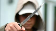 Kvůli banální hádce bodl svého soka do břicha, hrozí mu až 10 let