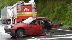 Děsivé záběry: Náraz auto roztrhl na půl, Michal zemřel. VIDEO