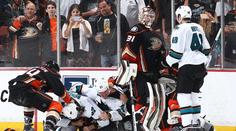 Hertla vyzval gólman! NHL viděla bitku za 165 minut