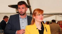 Rozvádí se Koukalovi? Petr zmizel a mlčí, Gabriela napsala odpověď