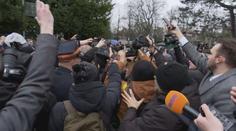 Rvačka před polským Sejmem. Odsouzení politici se chtěli dostat dovnitř