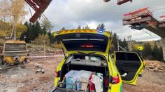 Vážný incident na stavbě D11. Jeden člověk po pádu z mostu zemřel, další je zraněný