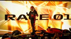 Jezdci Red Bullu ovládli první závod sezony F1. Zvítězil Max Verstappen