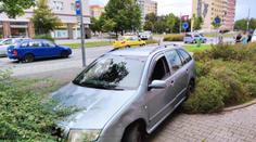 Teprve 15letou dívku srazilo v Plzni auto. Skončila se zraněnou hlavou!