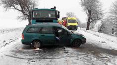 Tragická nehoda na Mostecku. Při srážce zemřel řidič osobního auta
