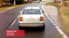 "Vybržďoval mě!" tvrdili dva řidiči a dali policii video. Vinni jsou oba