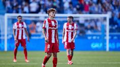 Madridské Atlético opět nevyhrálo, první je stále Real Sociedad. Barca až devátá