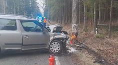 Těžká nehoda na Orlickoústecku. Pro zaklíněnou seniorku letěl vrtulník
