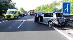 Dálnice stála! Nehodu odnesli tři lidé, řidič kamionu přehlédl kolonu