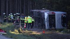 Na německé dálnici havaroval zájezdový autobus. Dva mrtví a mnoho zraněných
