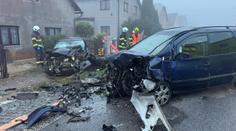 Vážná nehoda na Královéhradecku. Tři zranění, přistávat musel vrtulník