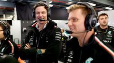 Emotivní vztah Schumachera s inženýry Mercedesu. Pracovali ještě s Michaelem