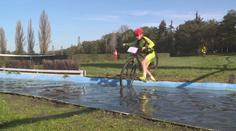 Koně vystřídali cyklisté: Podívejte, jak překonali překážky na kole!
